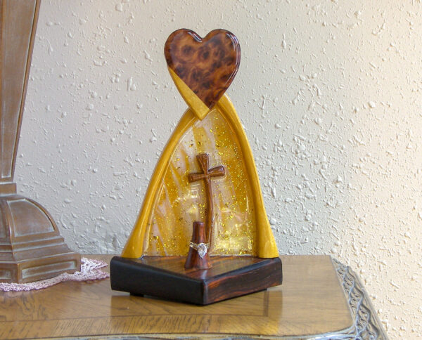 Covenant Light – Golden Heart Wedding Ring Holder